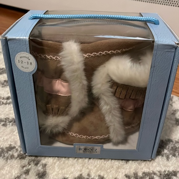 NWT Robeez Soft Sole booties - Picture 1 of 6